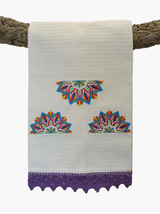 Paño de cocina blanco con encaje morado