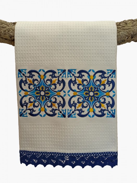 Paño de cocina blanco con encaje azul os