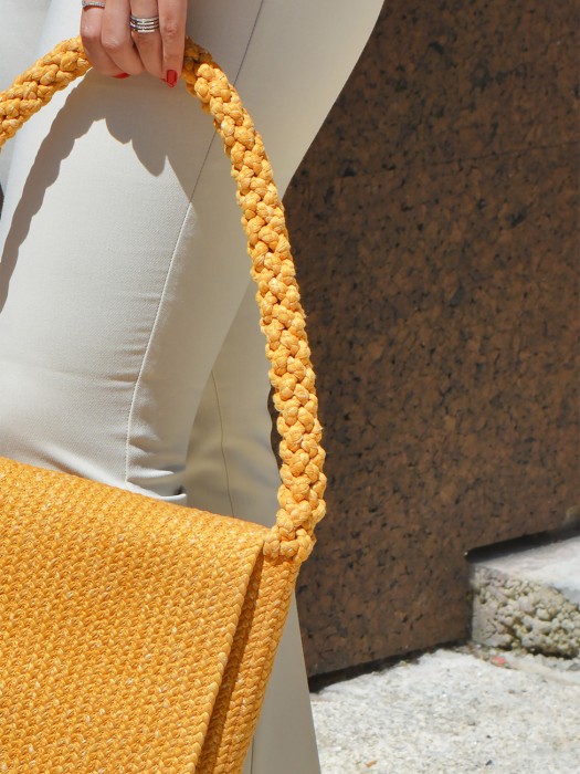 Shoulder bag with twisted shoulder strap