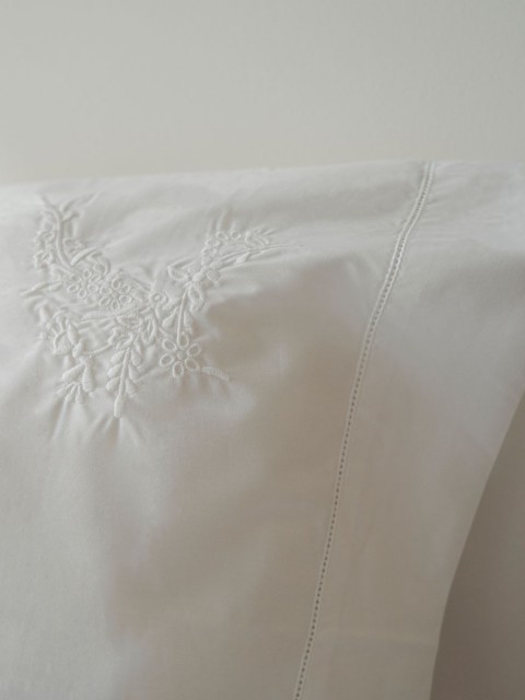 Set of embroidered percale...